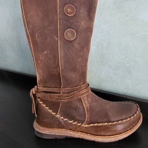 New Born brown distressed leather mocassin boots size 7